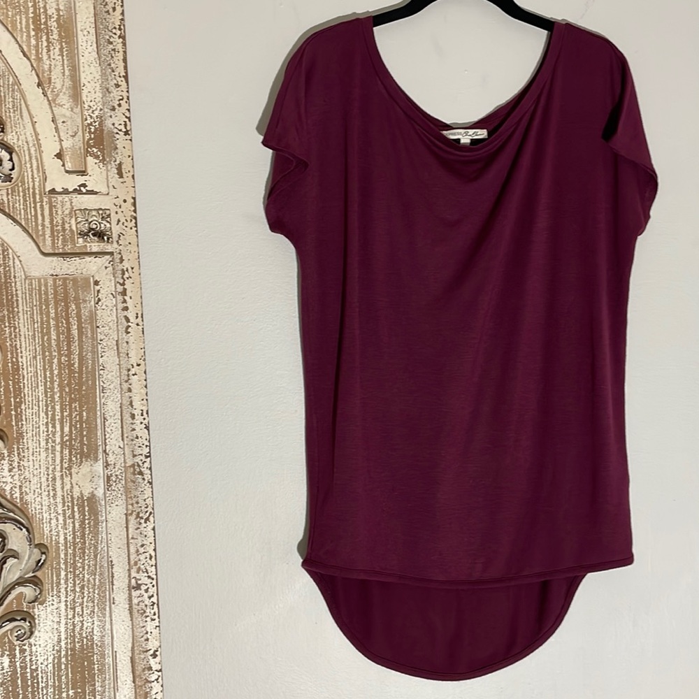 EXPRESS BURGUNDY SHORT SLEEVE DROP HEM TOP